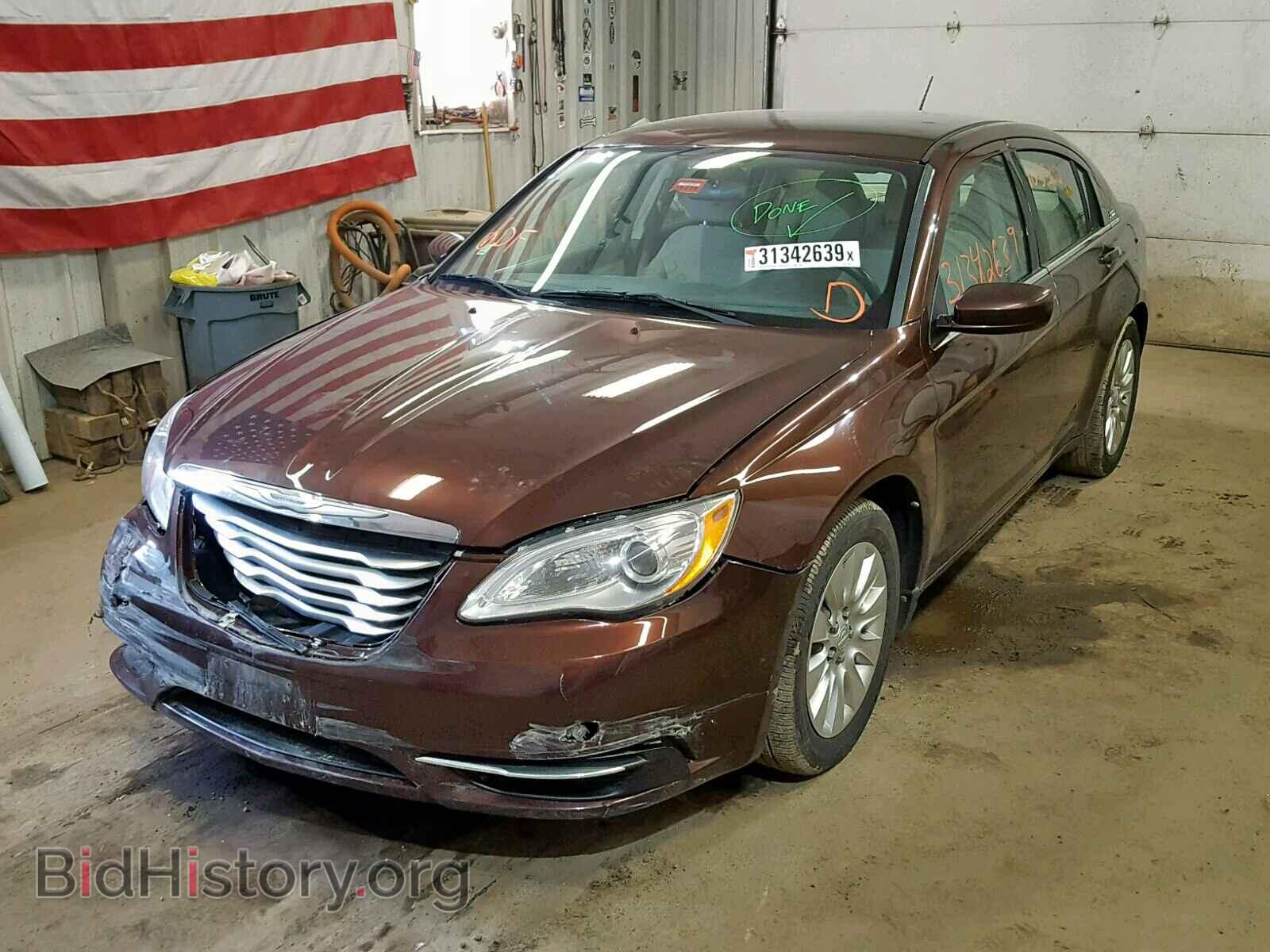 2013 CHRYSLER 200 - VIN: 1C3CCBAG8DN723801 - Фото 2
