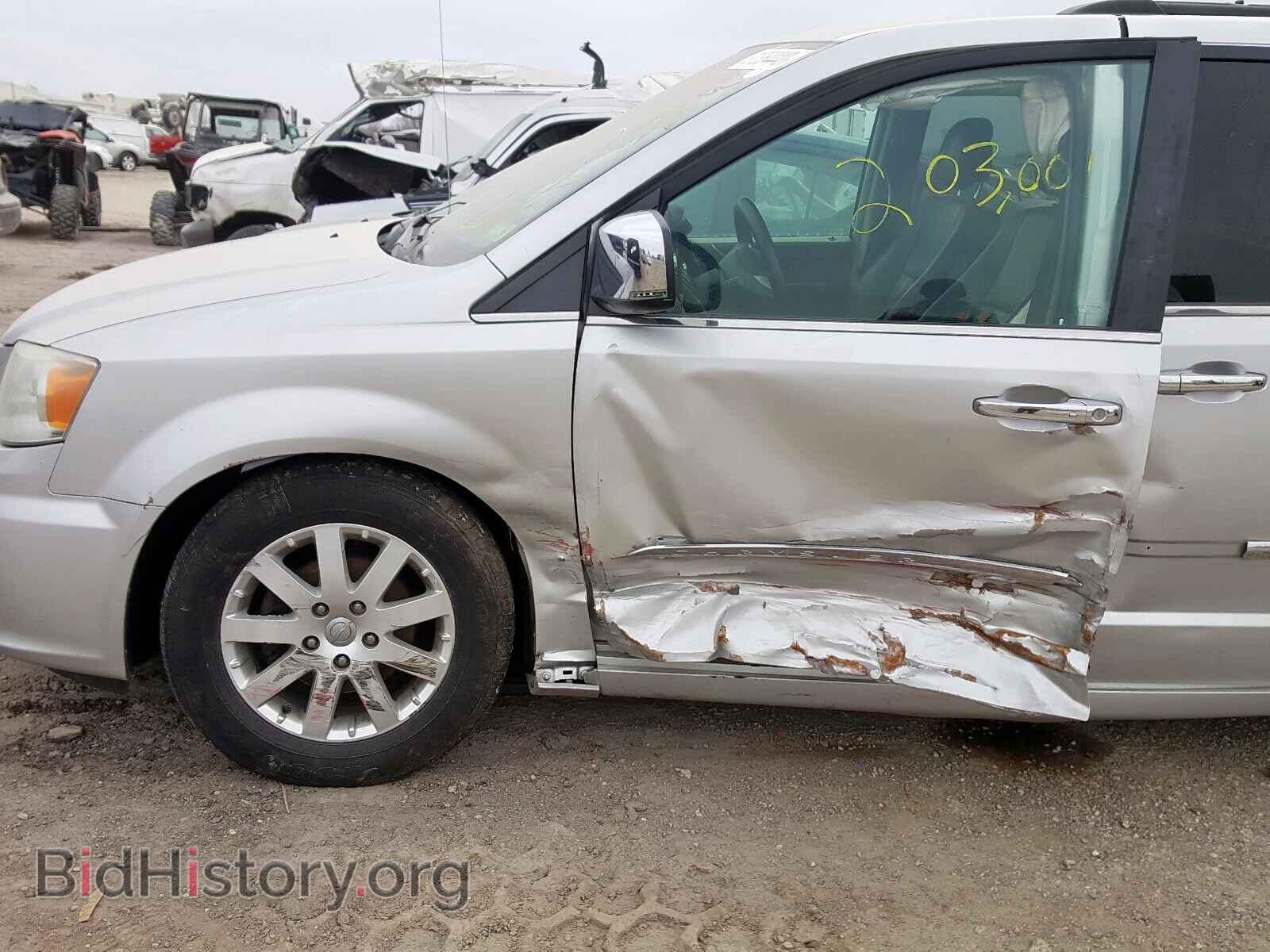2011 CHRYSLER TOWN & COU - VIN: 2A4RR8DG1BR681971 - Фото 9
