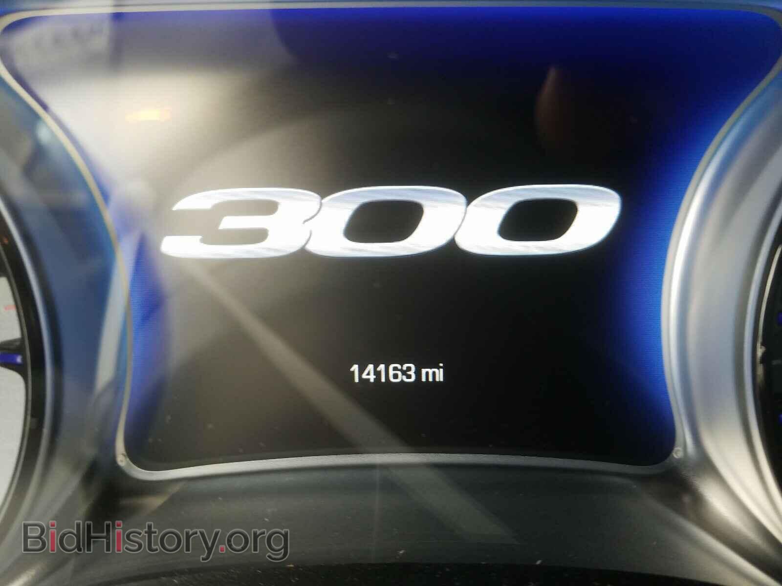 2019 CHRYSLER 300 - VIN: 2C3CCABG4KH758236 - Фото 8