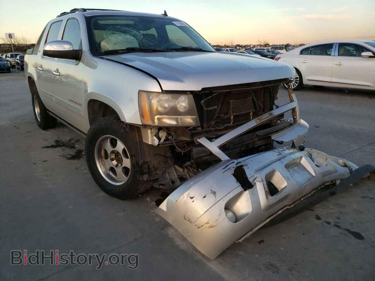 Photo 3GNTKGE34BG102829 - CHEVROLET AVALANCHE 2011