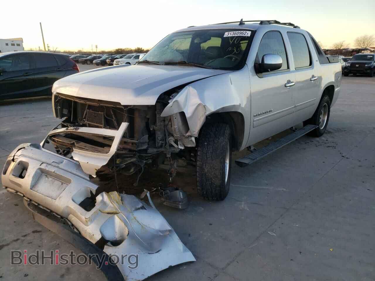 2011 CHEVROLET AVALANCHE - VIN: 3GNTKGE34BG102829 - Фото 2