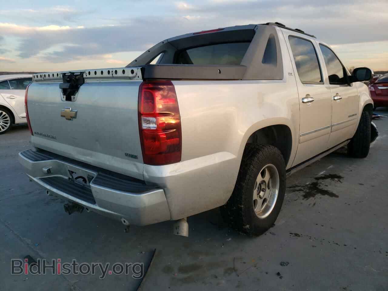 2011 CHEVROLET AVALANCHE - VIN: 3GNTKGE34BG102829 - Фото 4