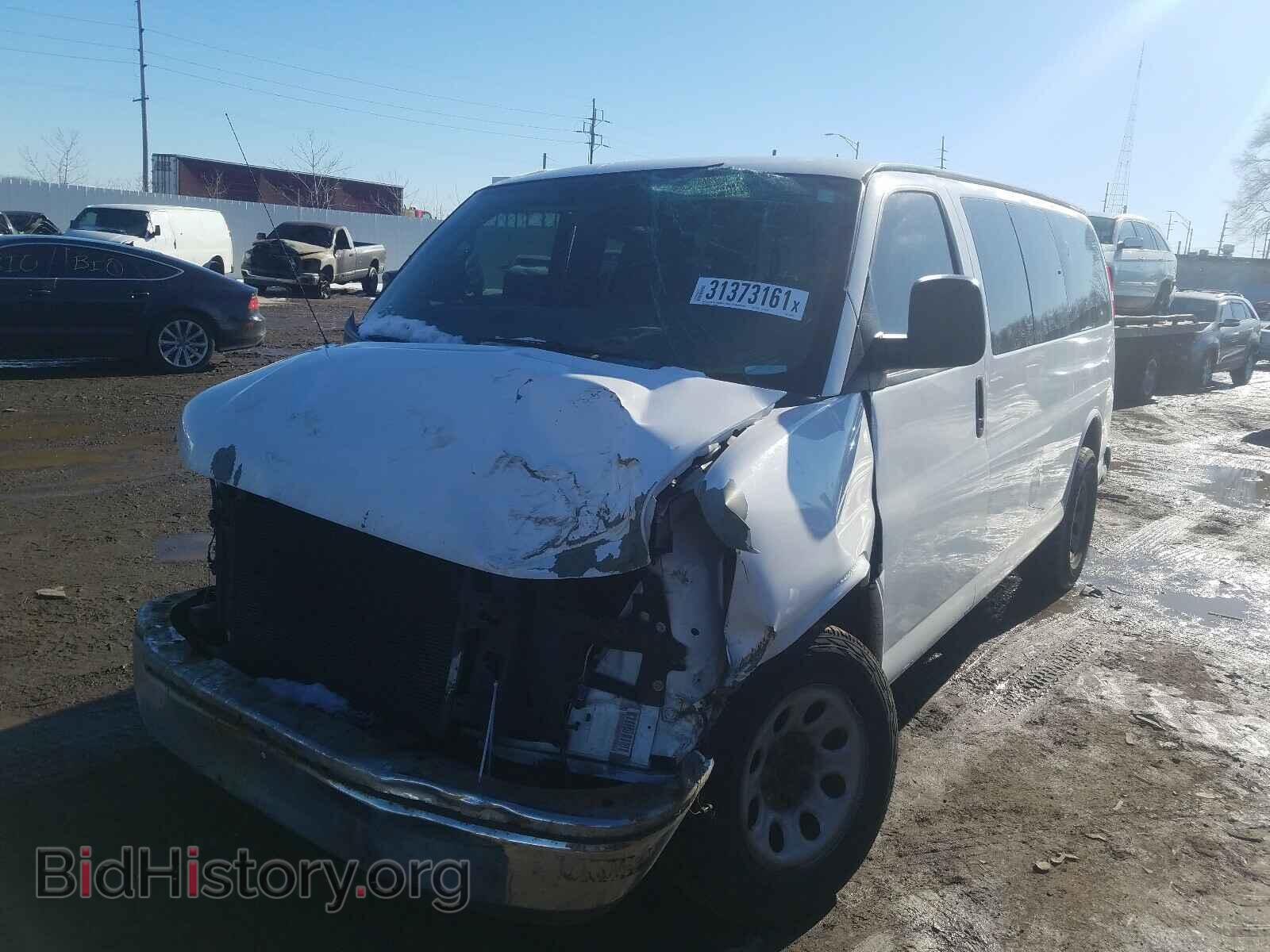 2011 CHEVROLET EXPRESS - VIN: 1GNSHCF44B1185963 - Фото 2