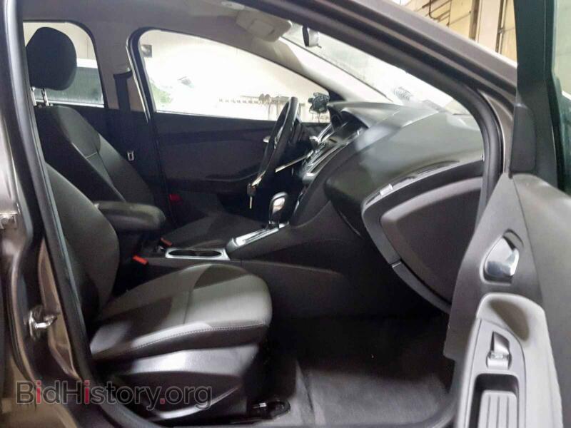 2013 Ford FOCUS (VIN 1FADP3F28DL216728) — photo 5 of 10