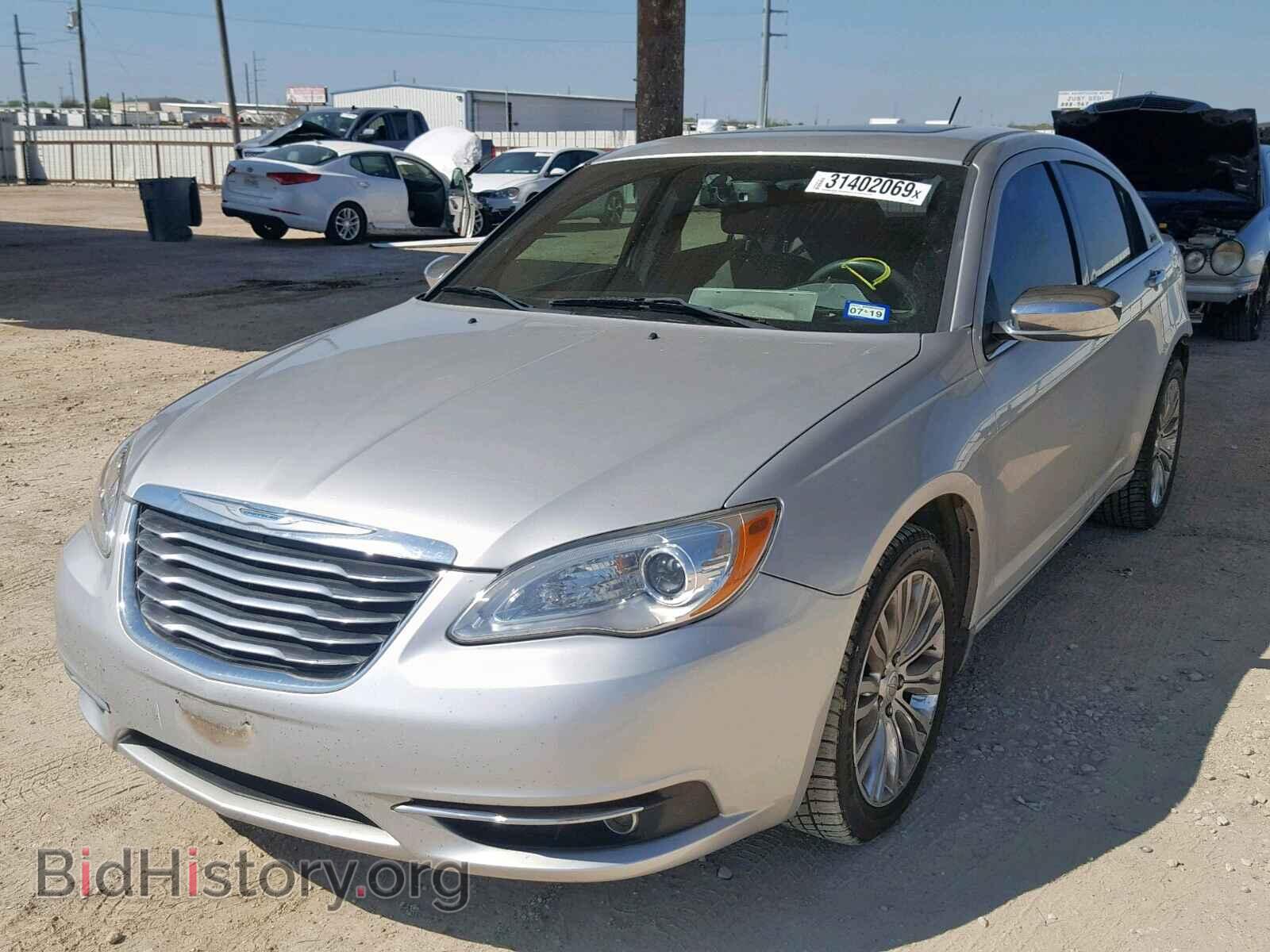 2011 CHRYSLER 200 - VIN: 1C3BC2FG7BN575576 - Фото 2