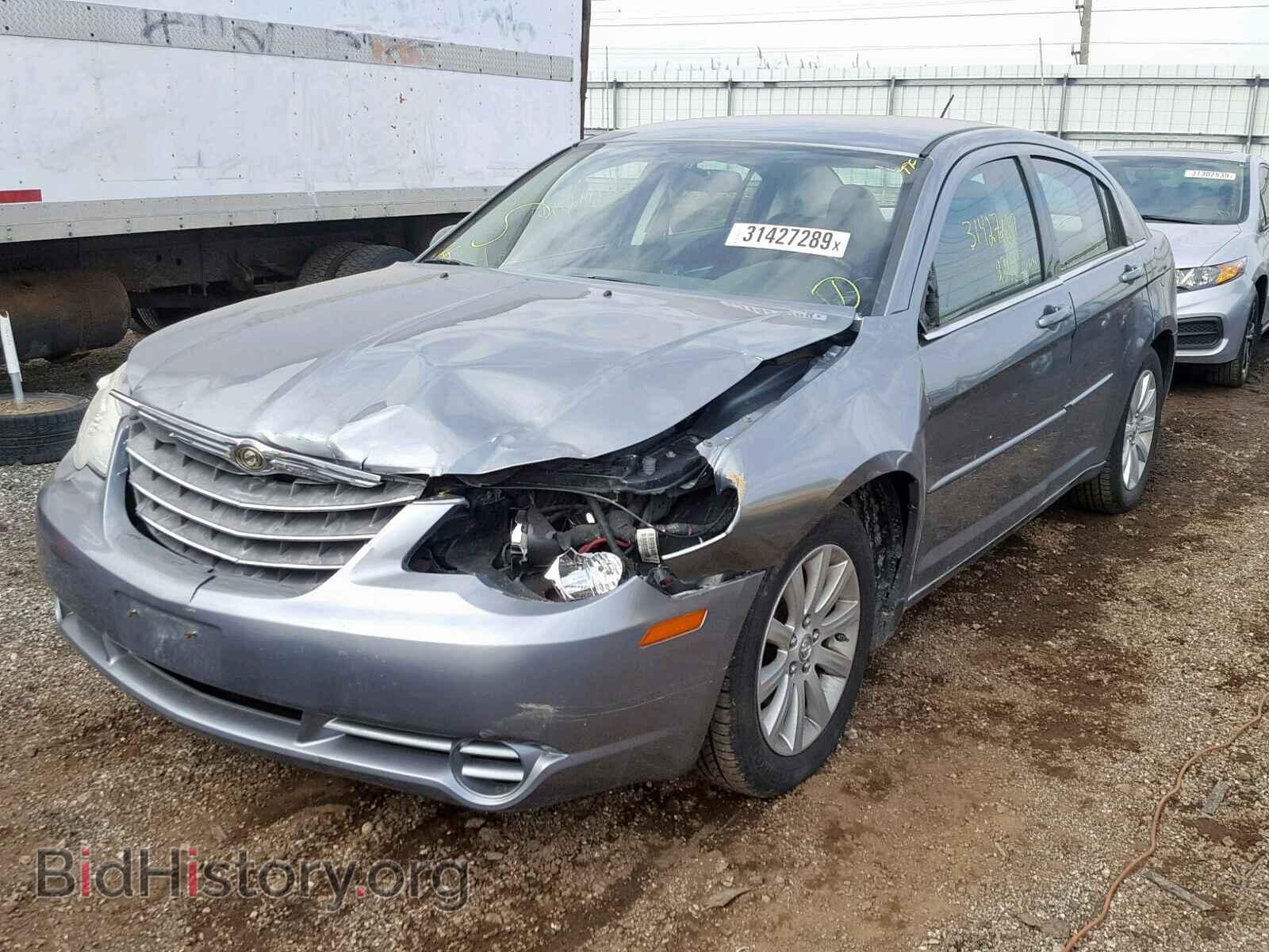 2010 CHRYSLER SEBRING - VIN: 1C3CC5FB2AN147908 - Фото 2