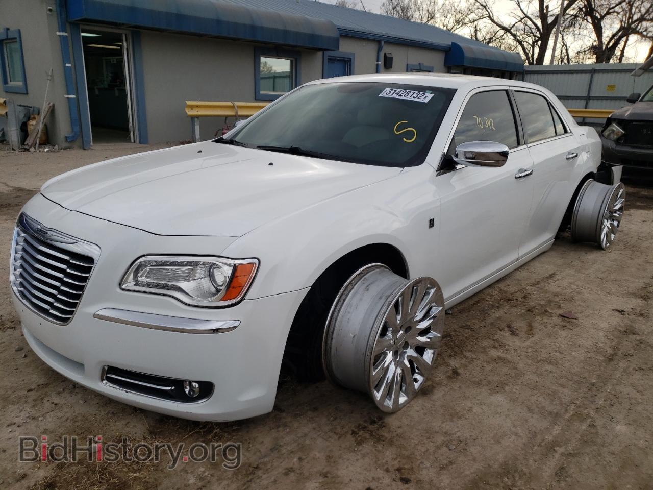2013 CHRYSLER 300 - VIN: 2C3CCAAG1DH745836 - Фото 2