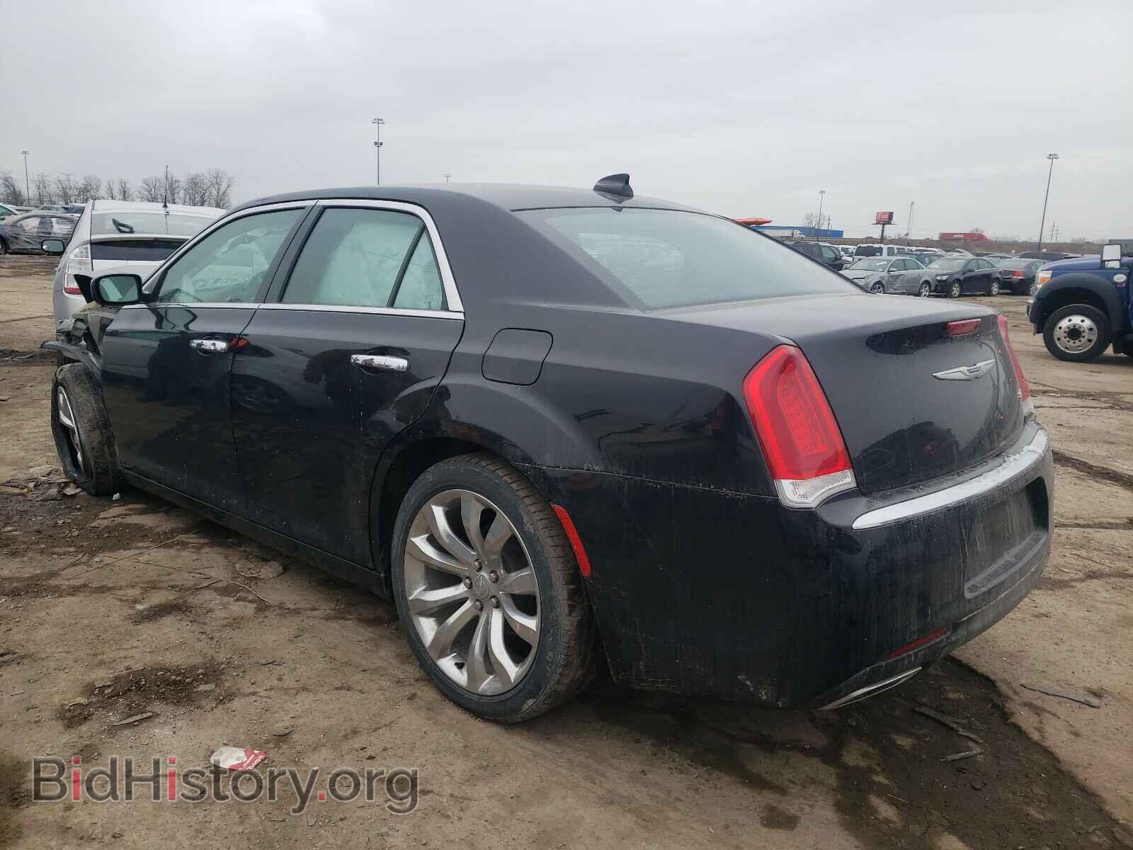 2019 CHRYSLER 300 - VIN: 2C3CCAEG6KH528533 - Фото 2
