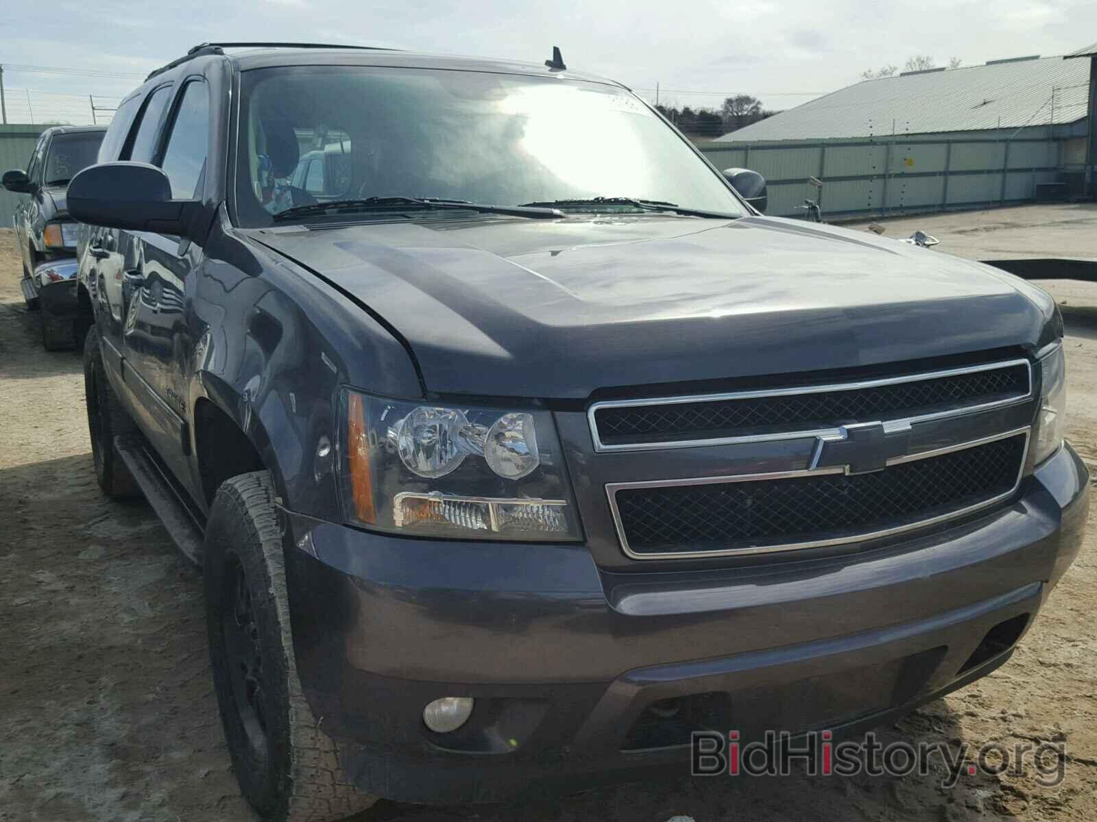 Photo 1GNSKBE0XBR182917 - CHEVROLET TAHOE K150 2011