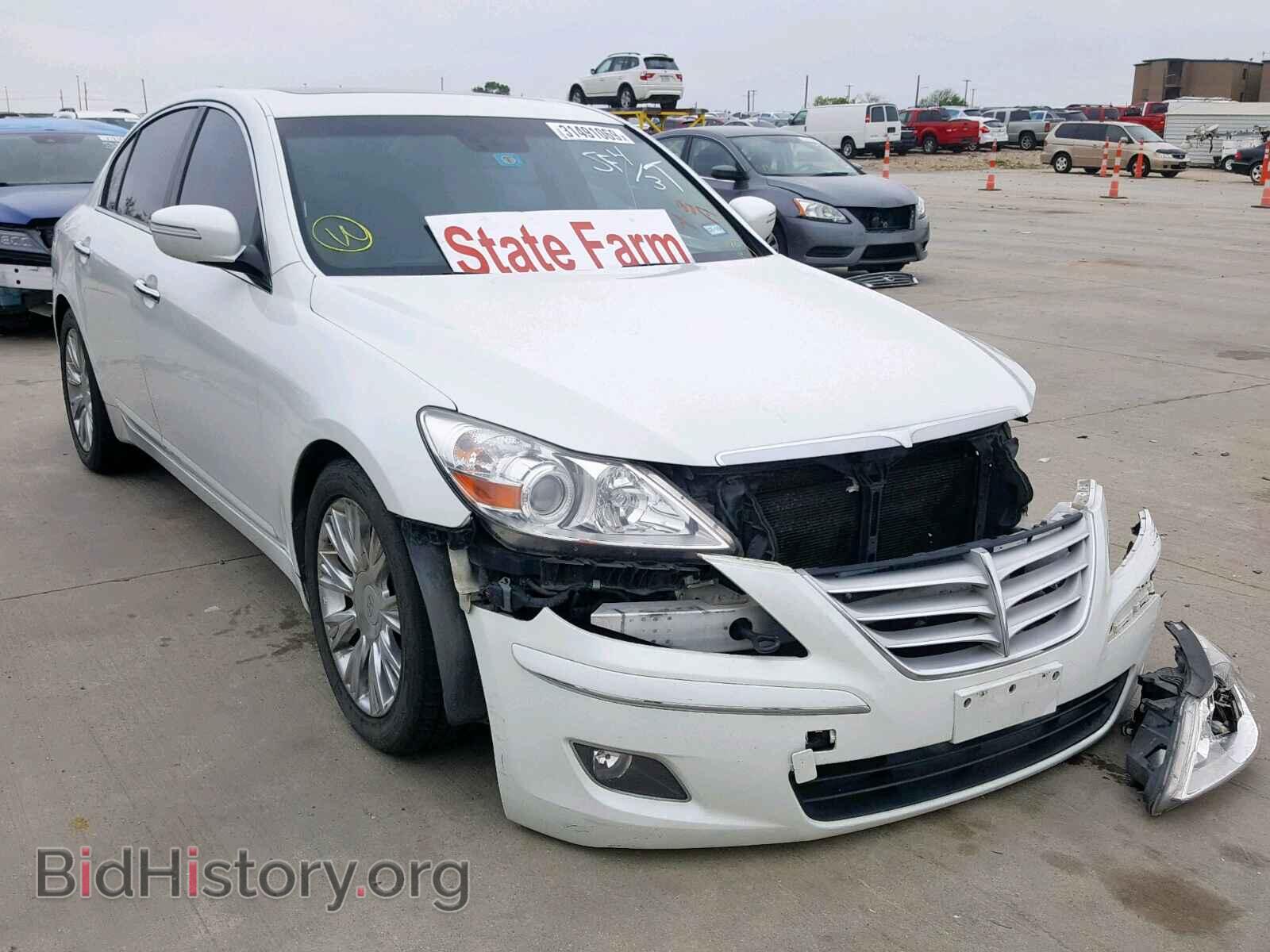 Photo KMHGC4DE9AU104995 - HYUNDAI GENESIS 2010