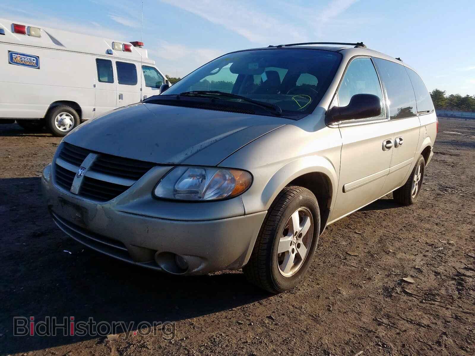 2005 DODGE CARAVAN - VIN: 1D4GP24RX5B332010 - Photo 2