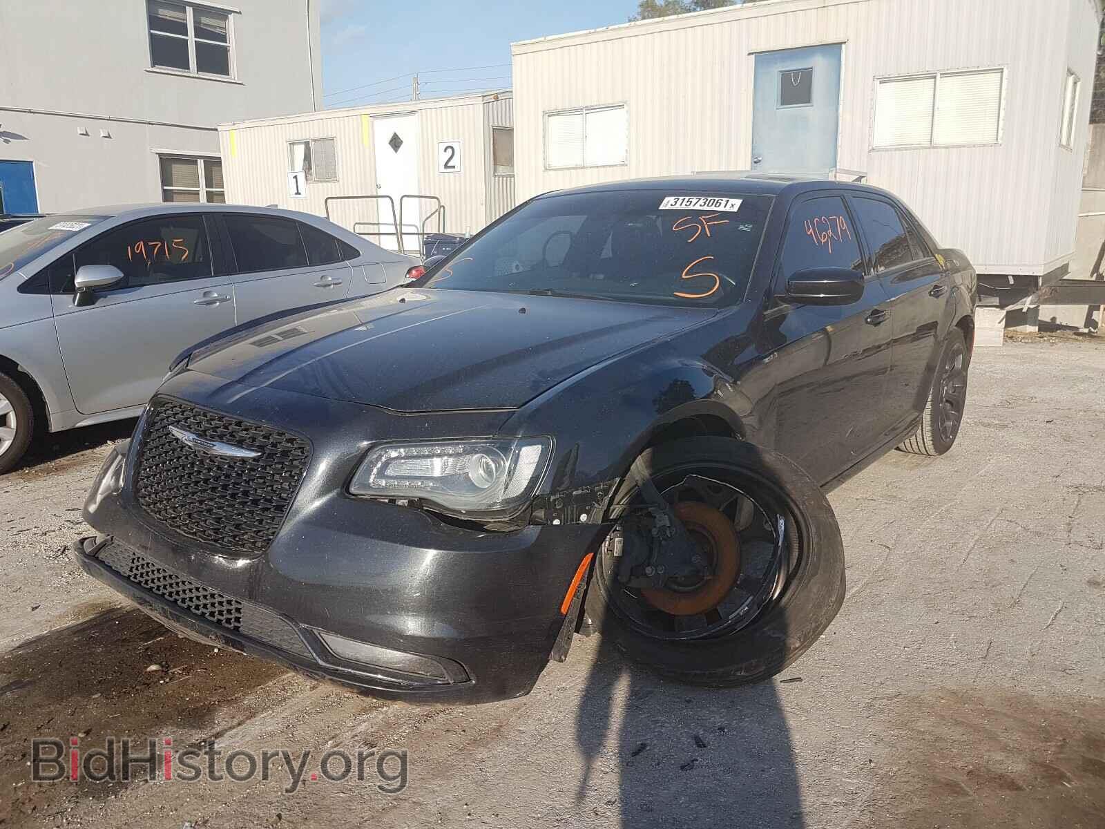 2019 CHRYSLER 300 - VIN: 2C3CCABGXKH516034 - Фото 2
