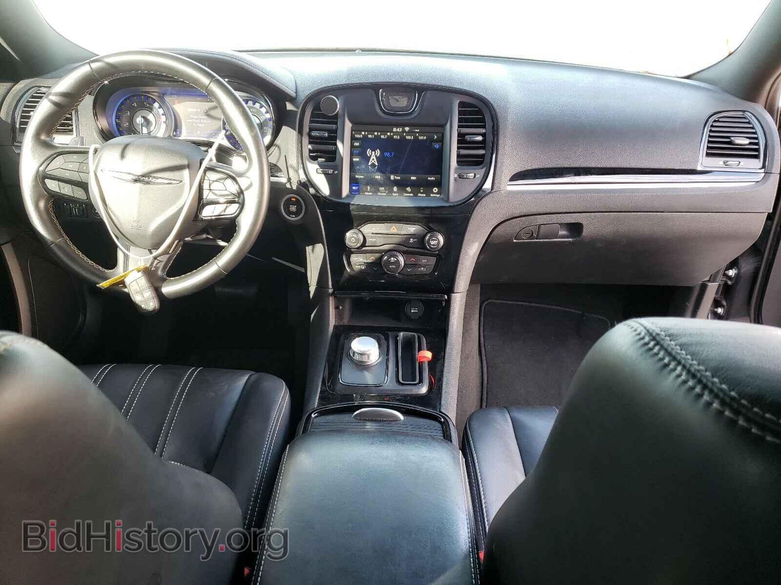 2019 CHRYSLER 300 - VIN: 2C3CCABGXKH516034 - Фото 9