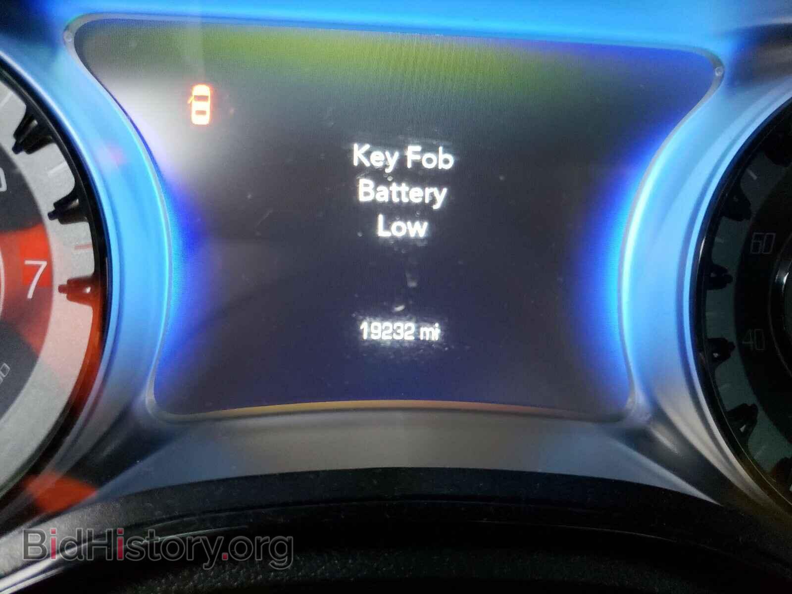 2018 CHRYSLER 300 - VIN: 2C3CCABG7JH313889 - Фото 8