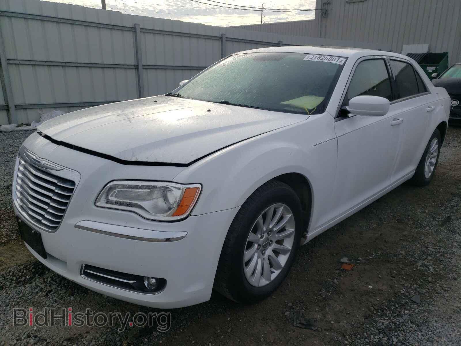 2013 CHRYSLER 300 - VIN: 2C3CCAAG3DH508619 - Фото 2