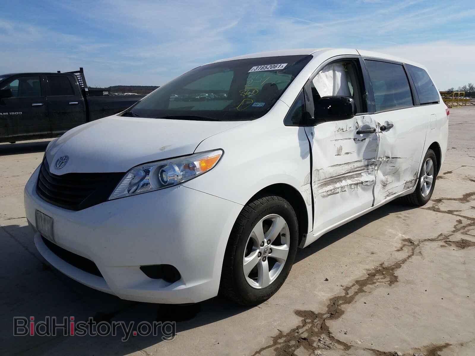 2013 TOYOTA SIENNA - VIN: 5TDZK3DC8DS336442 - Фото 2