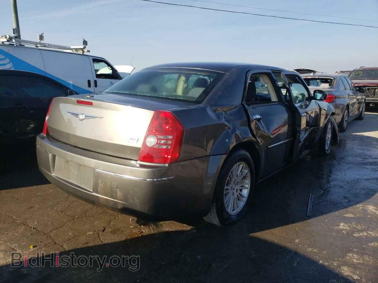 2010 CHRYSLER 300 - VIN: 2C3CA4CD0AH173745 - Фото 4
