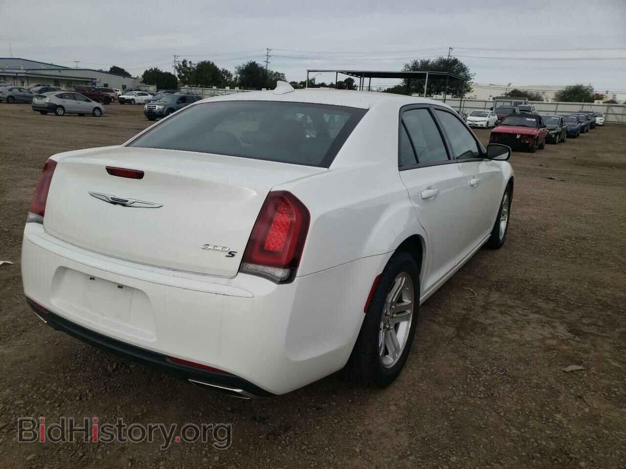 2019 CHRYSLER 300 - VIN: 2C3CCABG3KH656006 - Фото 4