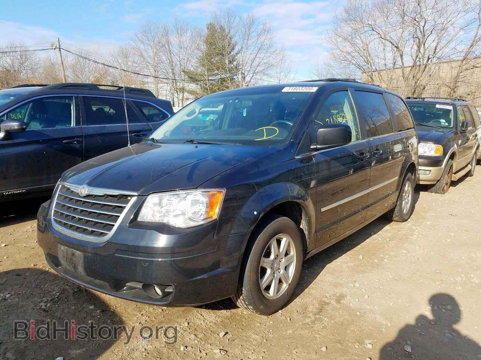 2010 CHRYSLER TOWN & COU - VIN: 2A4RR8D1XAR321396 - Фото 2