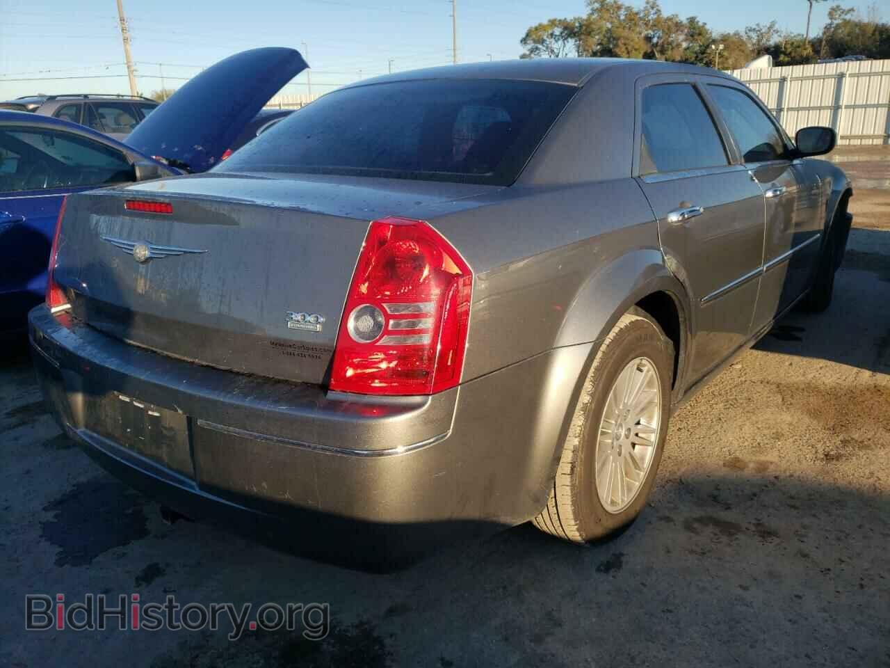 2010 CHRYSLER 300 - VIN: 2C3CA4CD5AH318844 - Фото 4