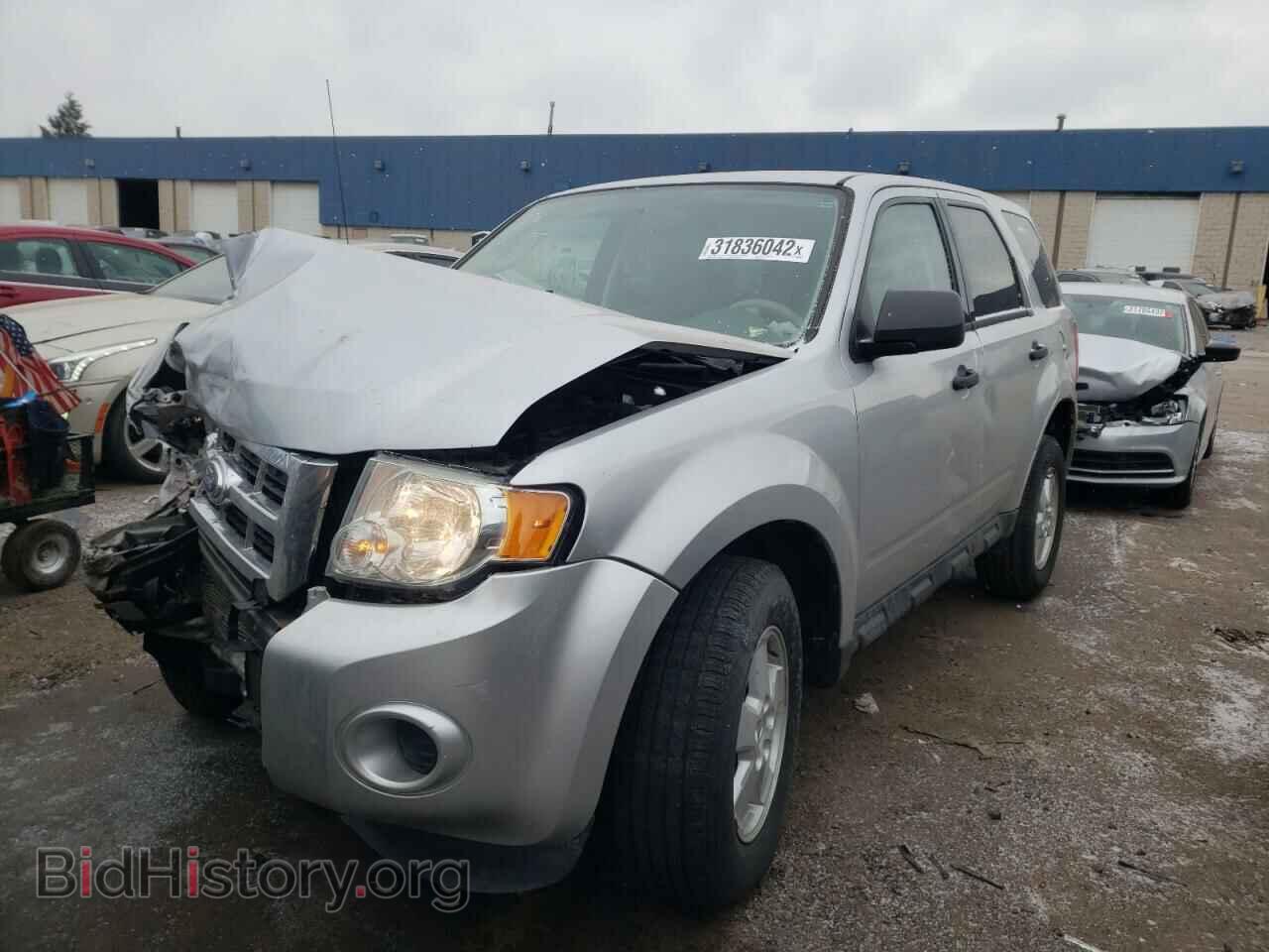 2011 FORD ESCAPE - VIN: 1FMCU0C70BKB52275 - Фото 2