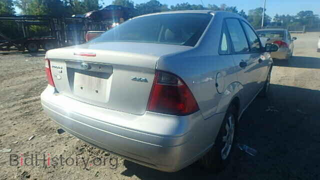 2005 FORD FOCUS - VIN: 1FAFP34N35W166391 - Фото 4