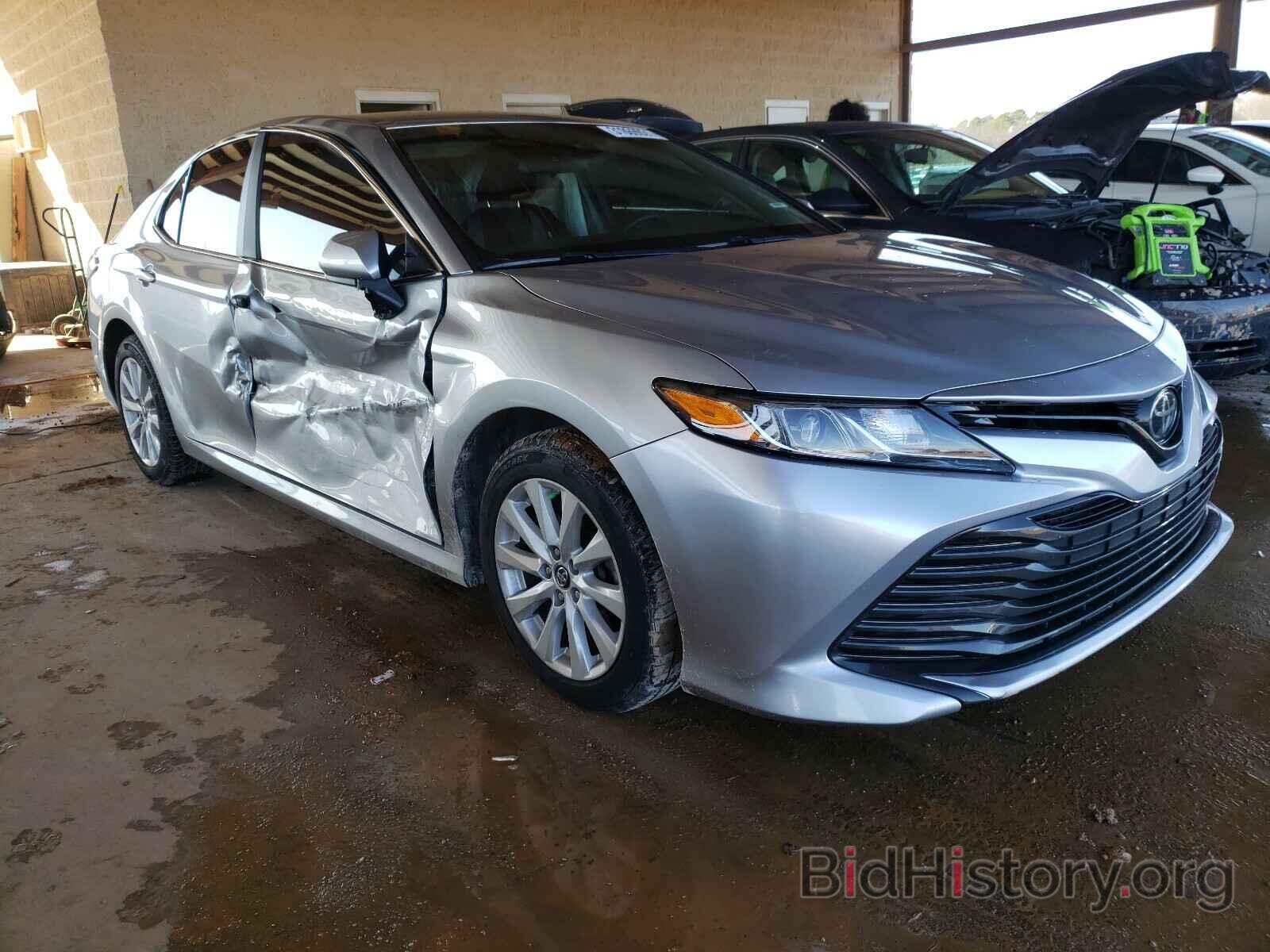 Photo 4T1B11HK0JU651300 - TOYOTA CAMRY 2018