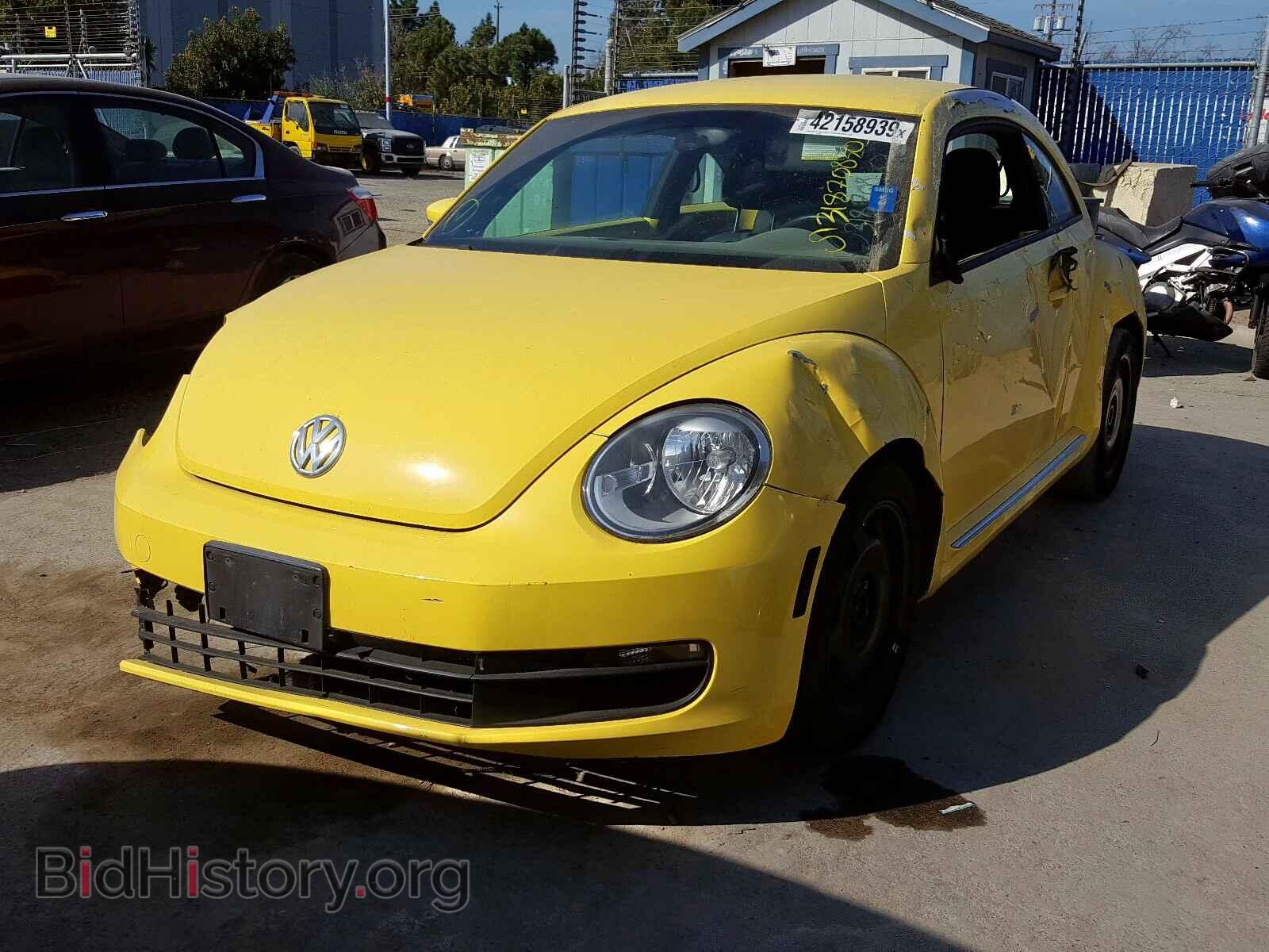 2012 VOLKSWAGEN BEETLE - VIN: 3VWJP7AT6CM628354 - Фото 2