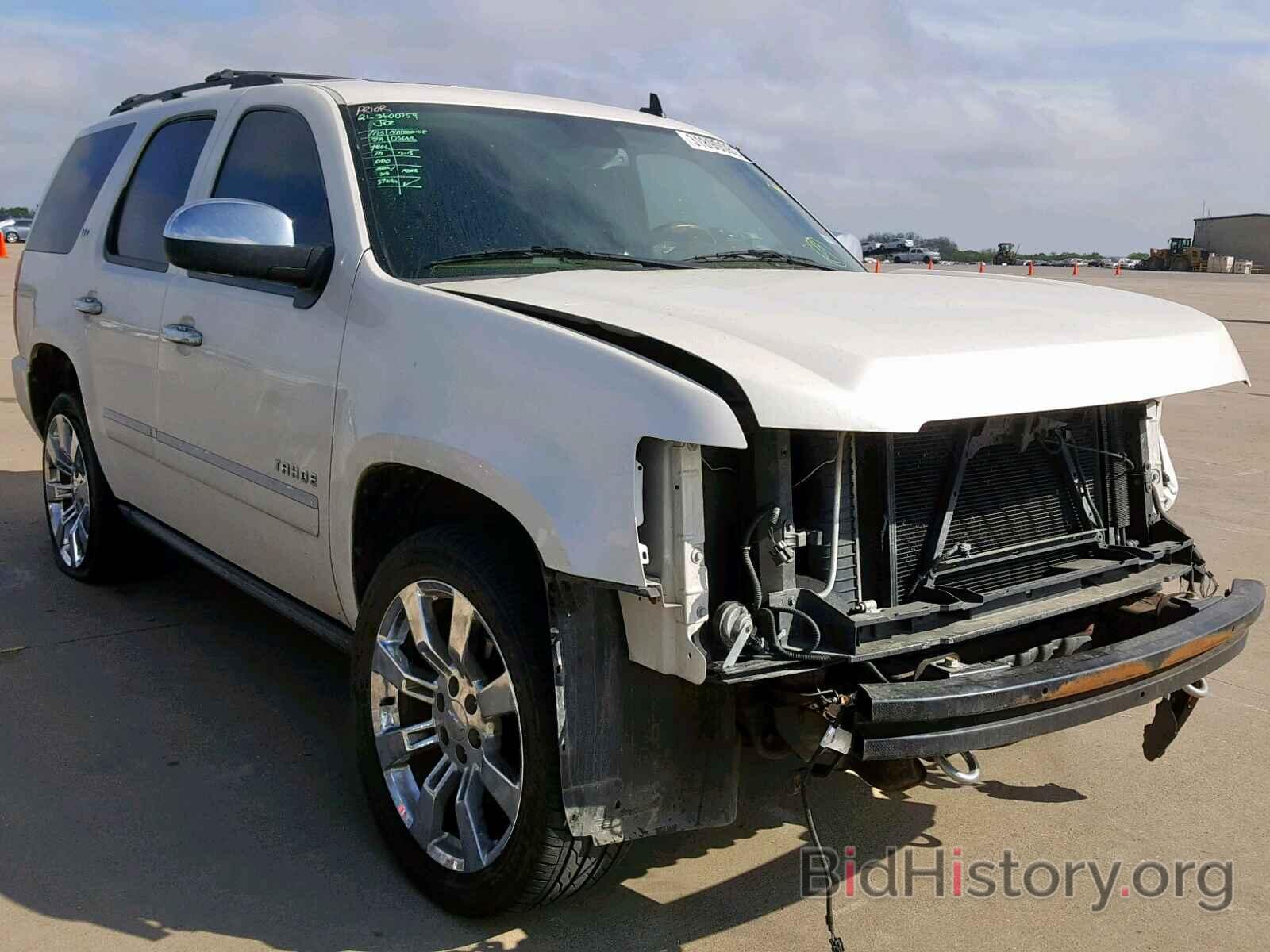 Photo 1GNSKCE08BR384337 - CHEVROLET TAHOE K150 2011