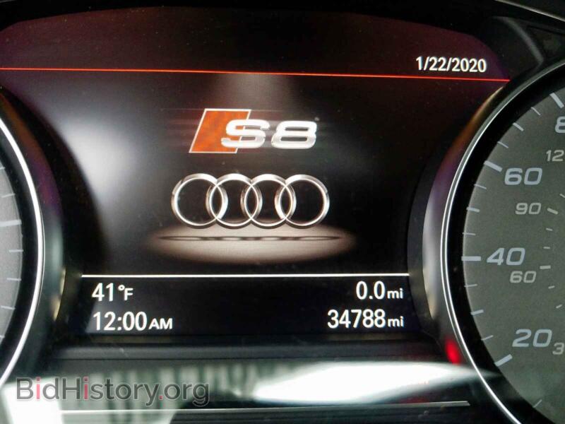 2016 Audi S8 (VIN WAUJSAFD2GN004110) — photo 8 of 10