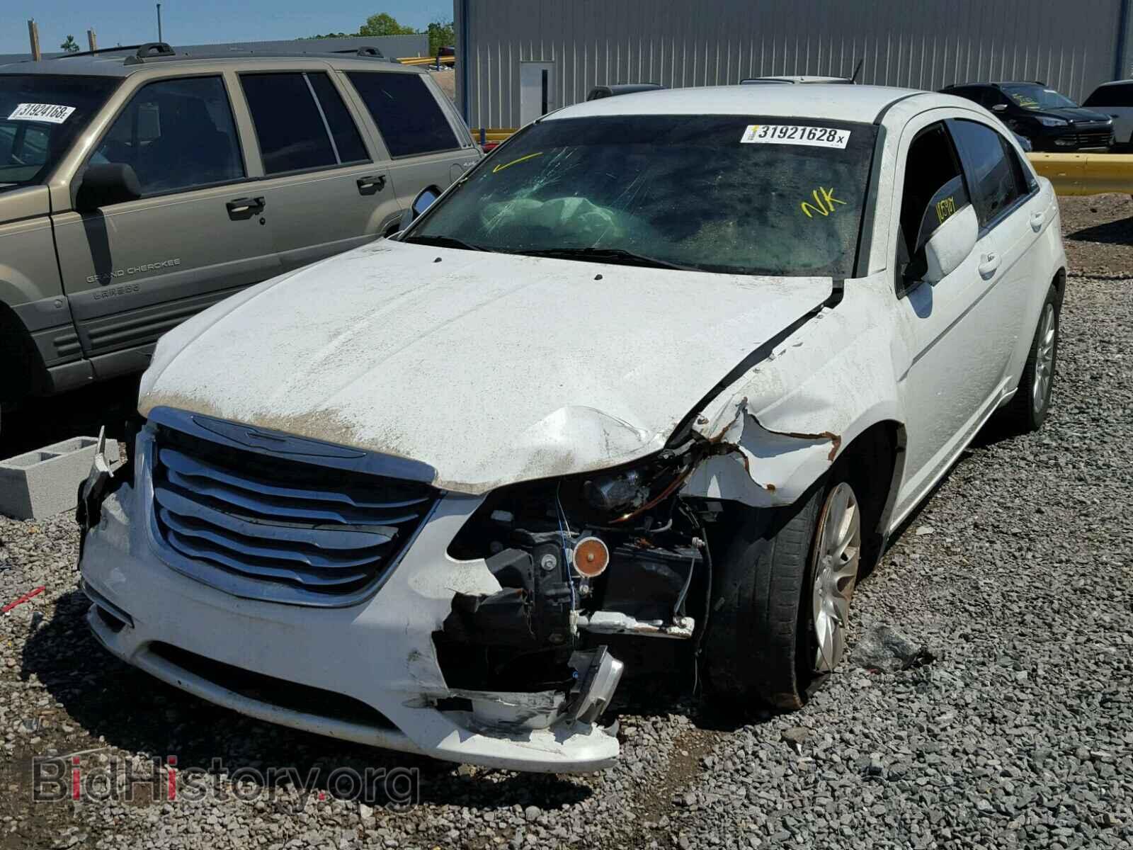 2012 CHRYSLER 200 - VIN: 1C3CCBAB7CN114136 - Фото 2