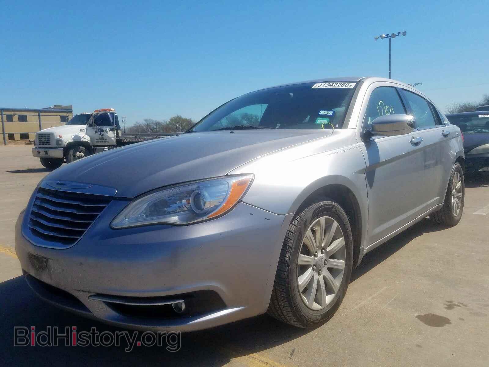 2013 CHRYSLER 200 - VIN: 1C3CCBCG9DN607987 - Фото 2
