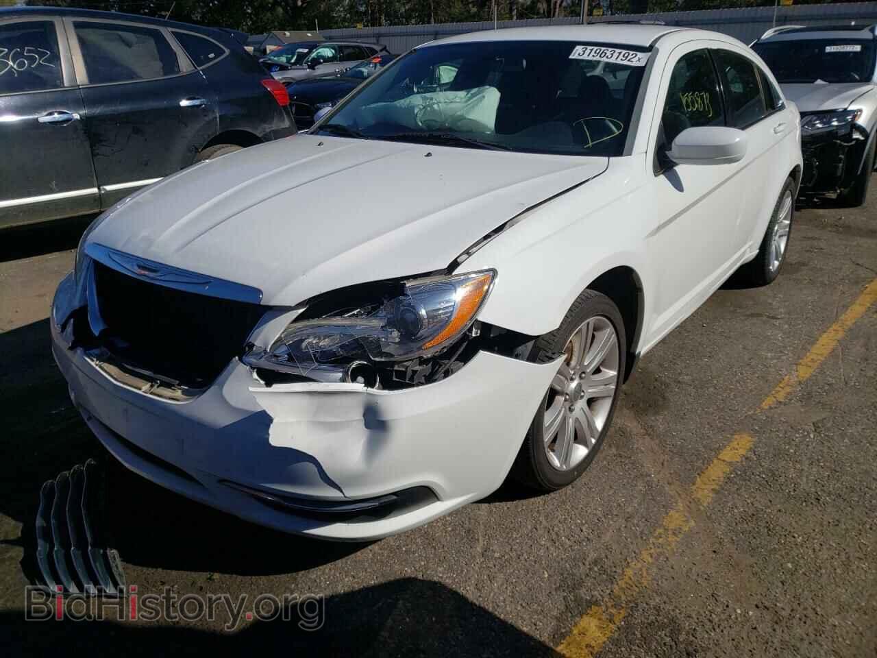 2013 CHRYSLER 200 - VIN: 1C3CCBAB0DN763701 - Фото 2