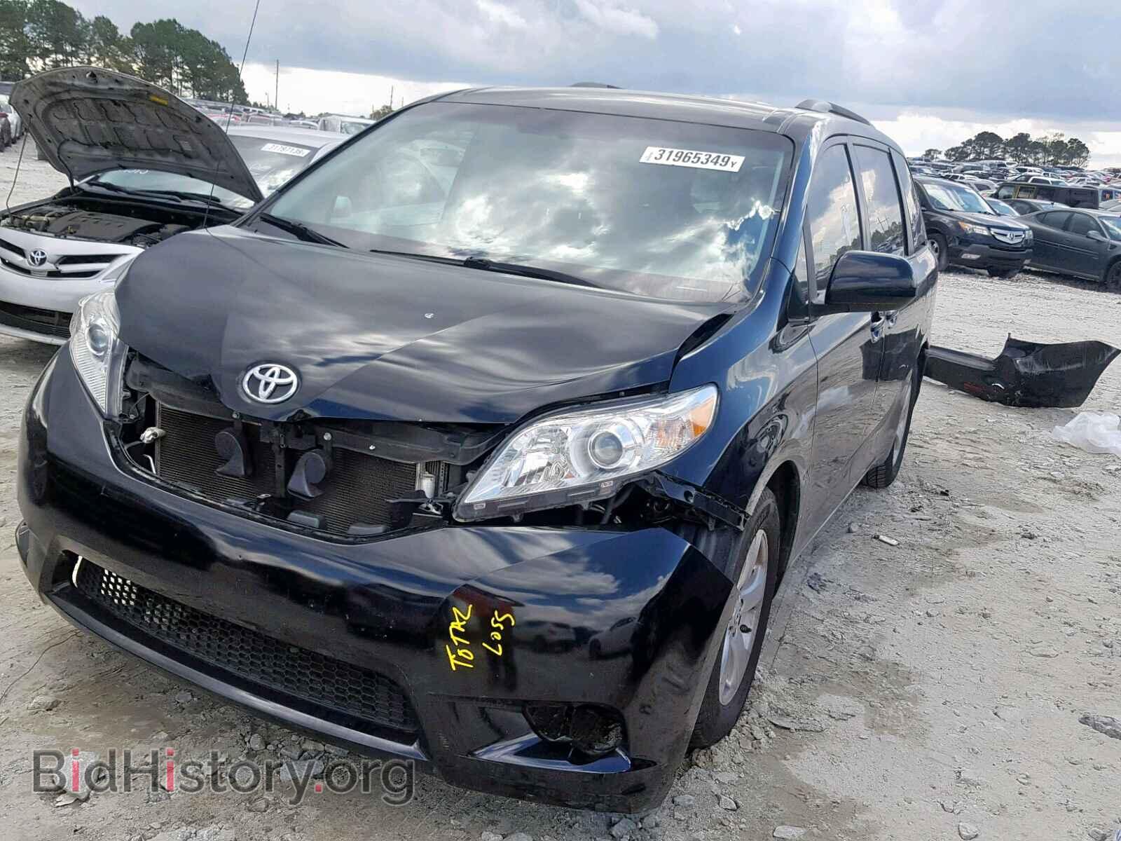 2013 TOYOTA SIENNA LE - VIN: 5TDKK3DC8DS288510 - Фото 2