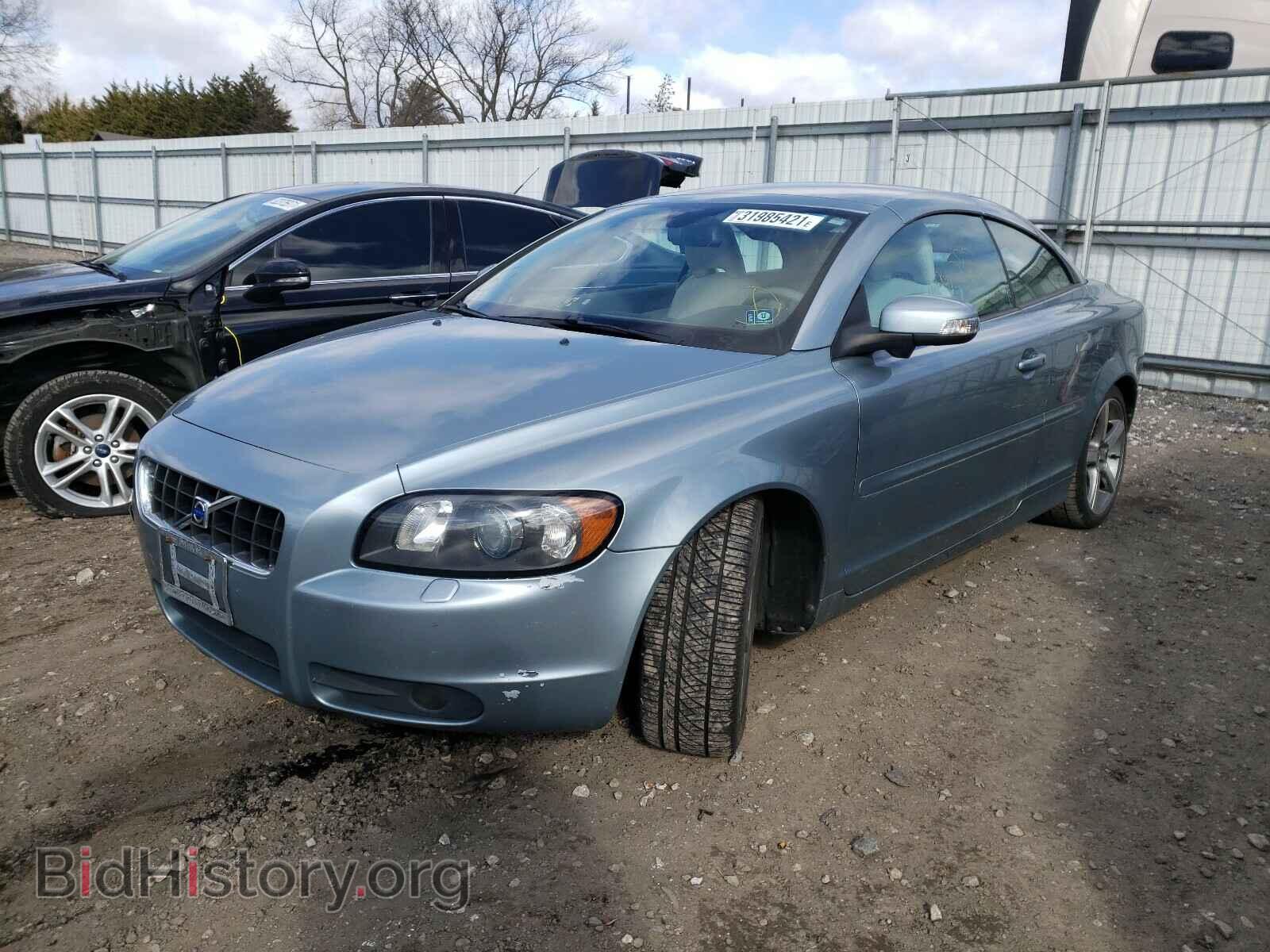 2010 VOLVO C70 - VIN: YV1672MC1AJ091663 - Photo 2
