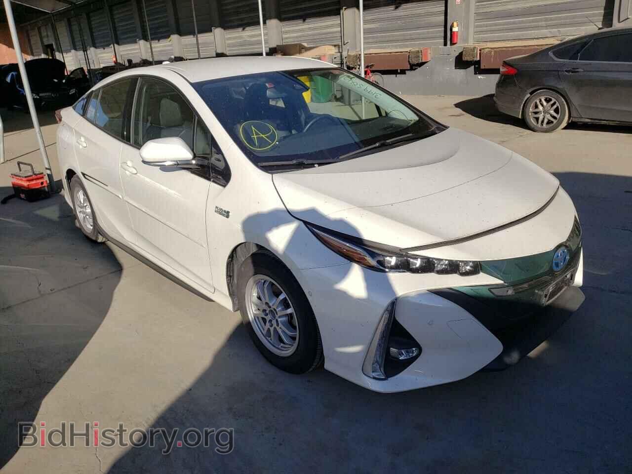 Фотография JTDKARFP1H3018662 - TOYOTA PRIUS 2017