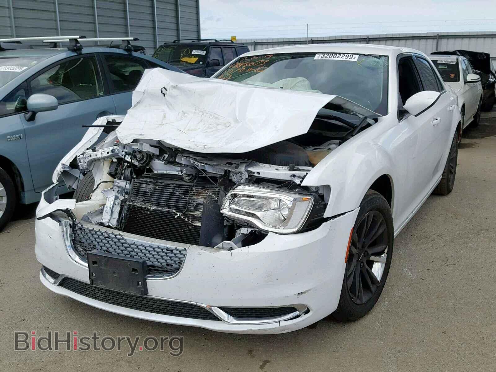2016 CHRYSLER 300 - VIN: 2C3CCAAG3GH243947 - Фото 2