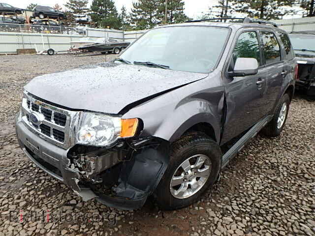 2009 FORD ESCAPE - VIN: 1FMCU94779KB26690 - Фото 2