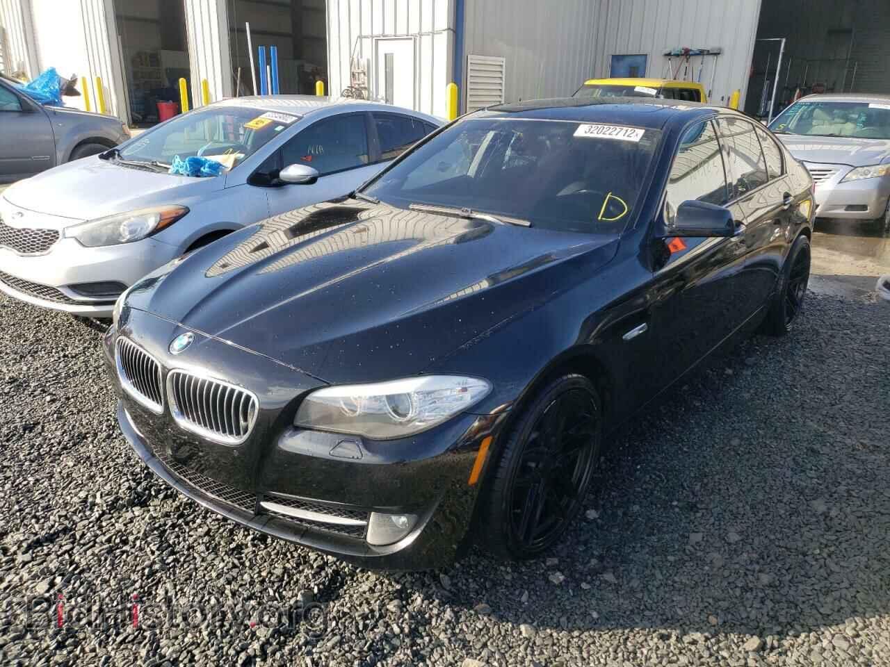 2011 BMW 5 SERIES - VIN: WBAFR1C55BC740073 - Фото 2