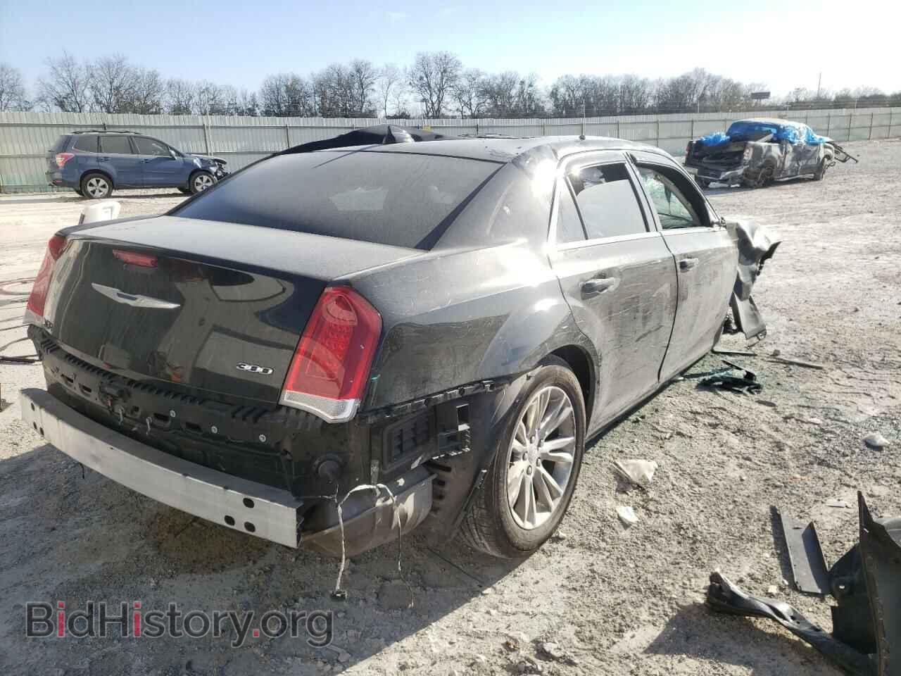 2017 CHRYSLER 300 - VIN: 2C3CCAAG1HH512142 - Фото 4