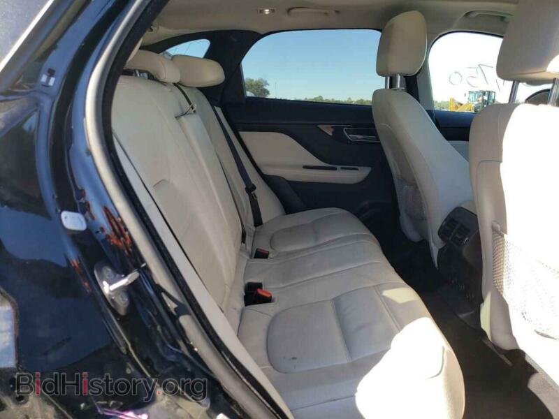 2017 Jaguar F-PACE (VIN SADCK2BVXHA081059) — фото 6 из 10