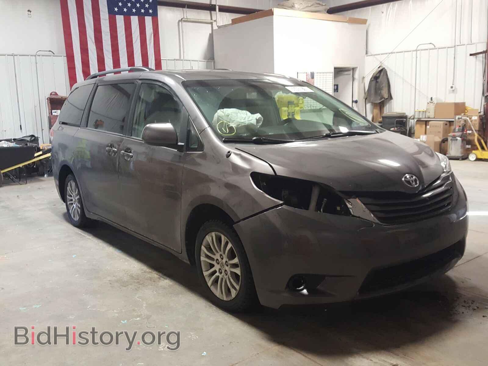 Фотография 5TDYK3DC4DS391224 - TOYOTA SIENNA 2013
