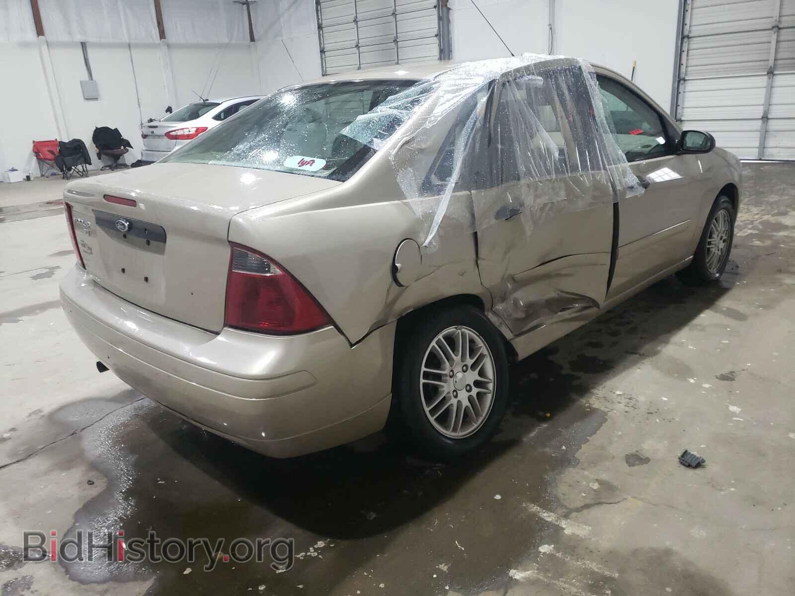 2007 FORD FOCUS - VIN: 1FAFP34N57W183387 - Photo 4