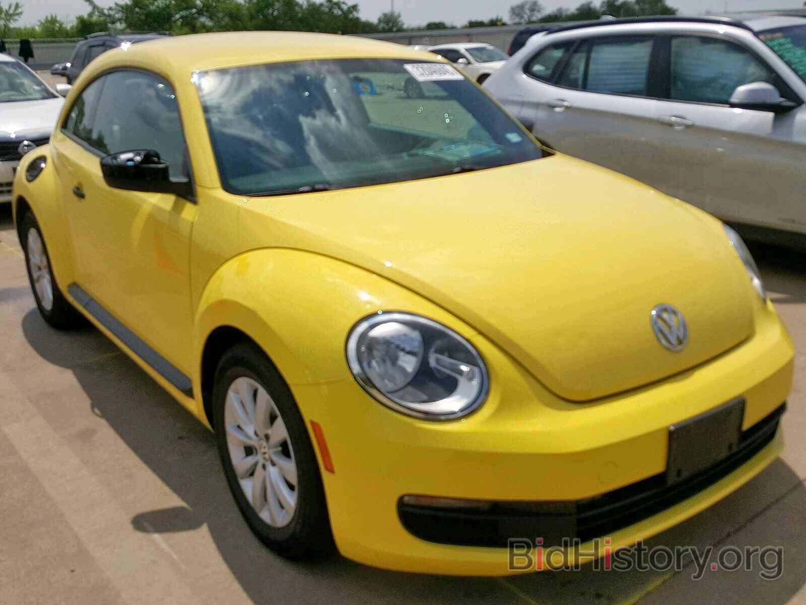 Photo 3VWF17AT6FM641195 - VOLKSWAGEN BEETLE 2015