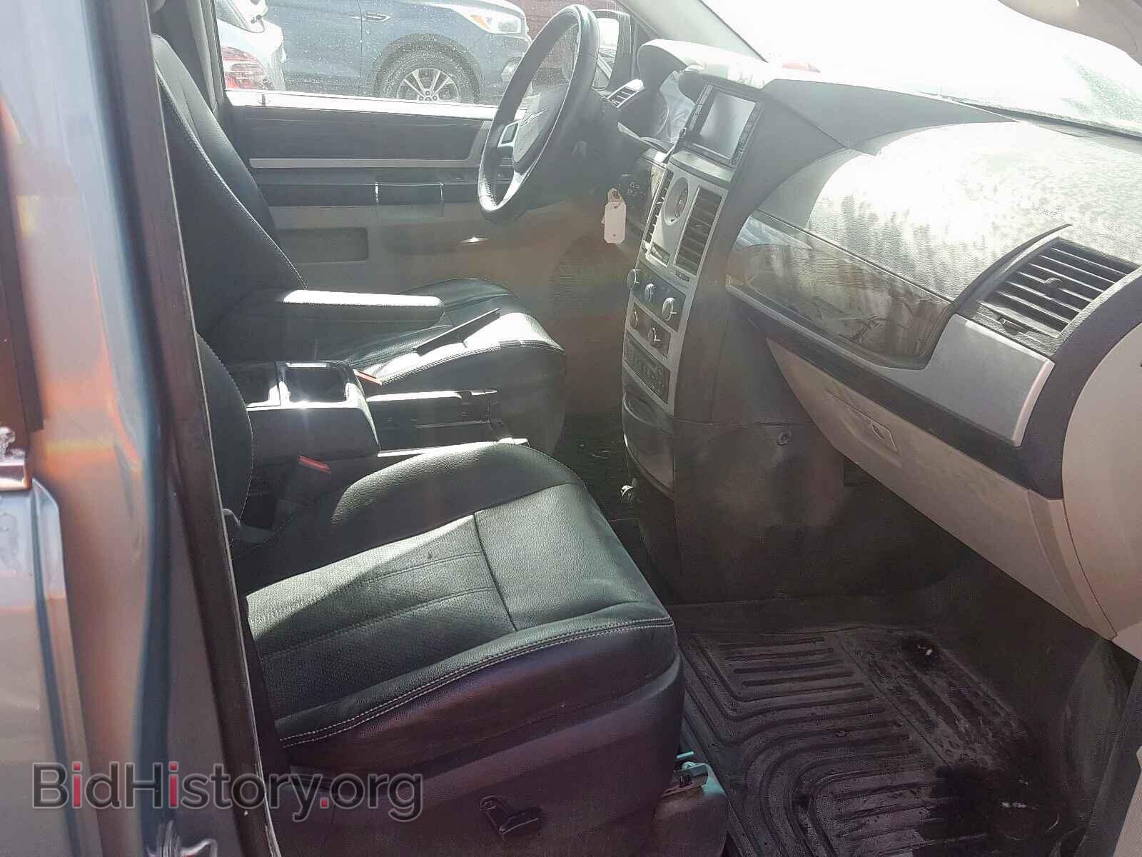 2010 CHRYSLER TOWN & COU - VIN: 2A4RR8D13AR428127 - Фото 5