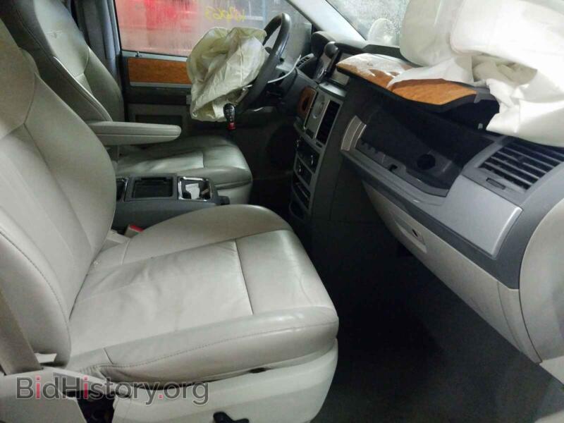 2010 Chrysler MINIVAN (VIN 2A4RR6DX0AR136704) — photo 5 of 10
