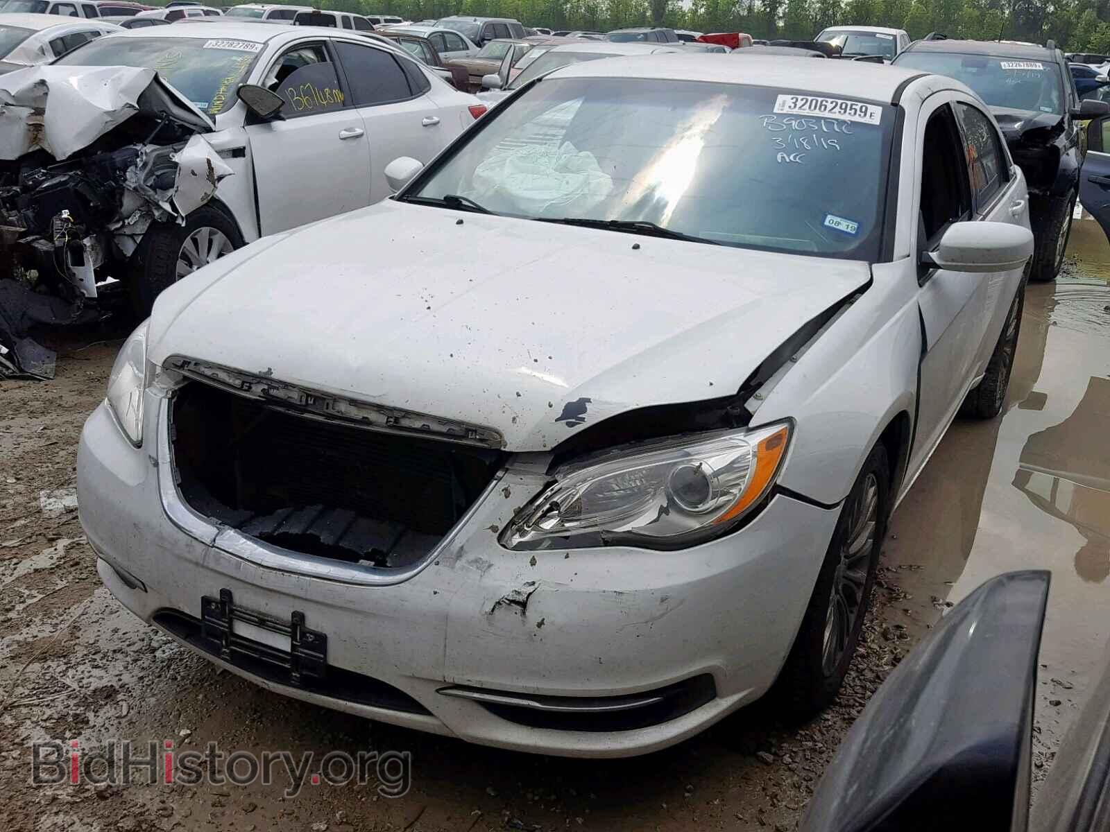 2012 CHRYSLER 200 - VIN: 1C3CCBAB4CN137731 - Фото 2