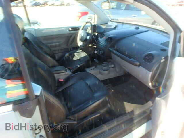 2005 VOLKSWAGEN BEETLE - VIN: 3VWCD31Y75M300062 - Фото 5