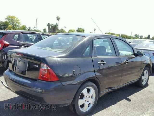 2005 FORD FOCUS - VIN: 1FAFP34N75W166863 - Photo 4