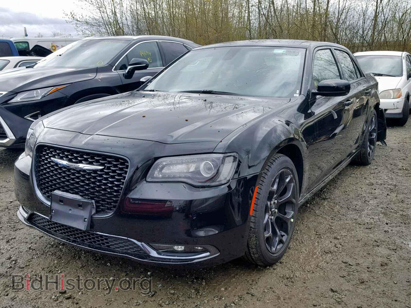 2019 CHRYSLER 300 - VIN: 2C3CCABG1KH617883 - Фото 2